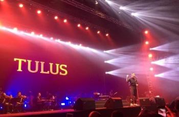Tulus Keluarkan Rayuan Maut, Tur Sewindu Pecah!
