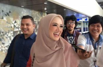 Jadi Model di Pagelaran Busana, Mulan Jameela Disentil Politisi