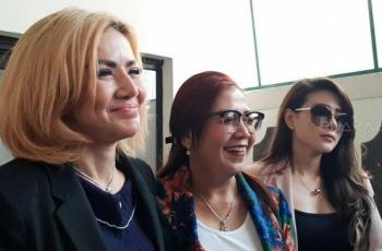 Barbie Kumalasari Hadiri Sidang Kriss Hatta, Ada Apa nih?
