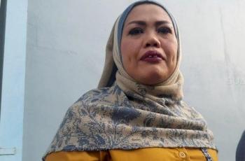 Elly Sugigi Adopsi Anak Bule, Alasannya Bikin Sedih