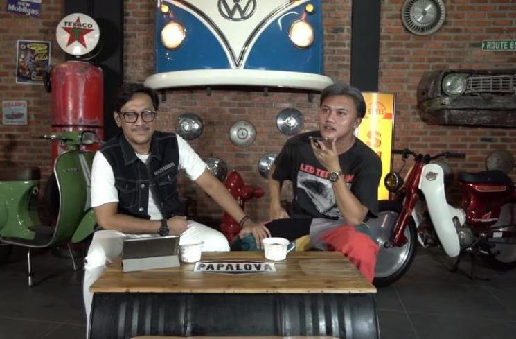 Tangis Lina pecah saat Rizky Febian ungkap cinta. (Youtube/TaulanyTV)