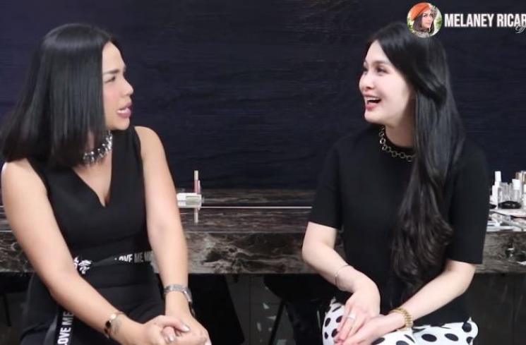 Sandra Dewi dan Melaney Ricardo. (Youtube/MelaneyRicardo)
