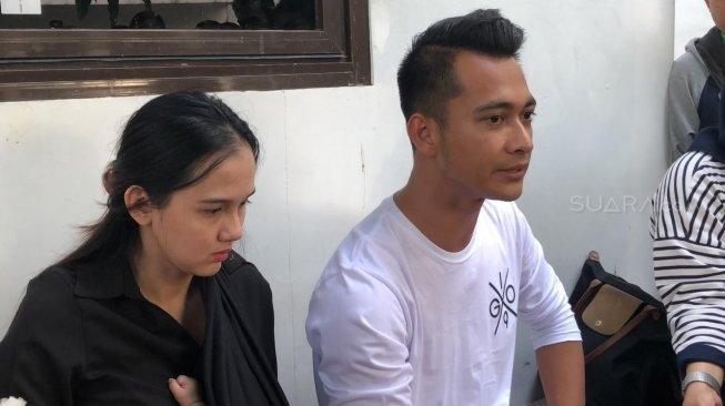 Eza Gionino usai melaporkan orang yang mengancam membunuh anaknya [MataMata.com/Sumarni]