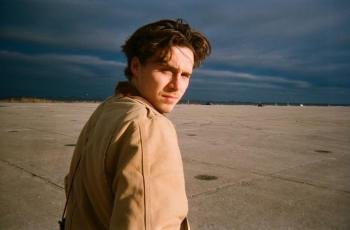 Pamer Gandengan Baru, Brooklyn Beckham Dinyinyiri Ganti Pacar Sebulan Sekali
