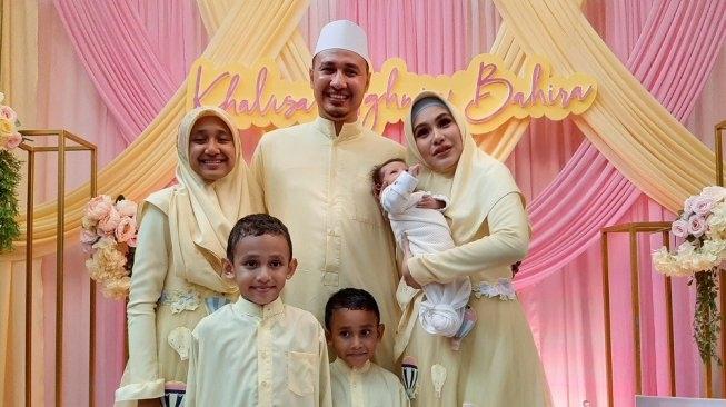 Kartika Putri dan Habib Usman Bin Yahya (MataMata.com/Evi Ariska)