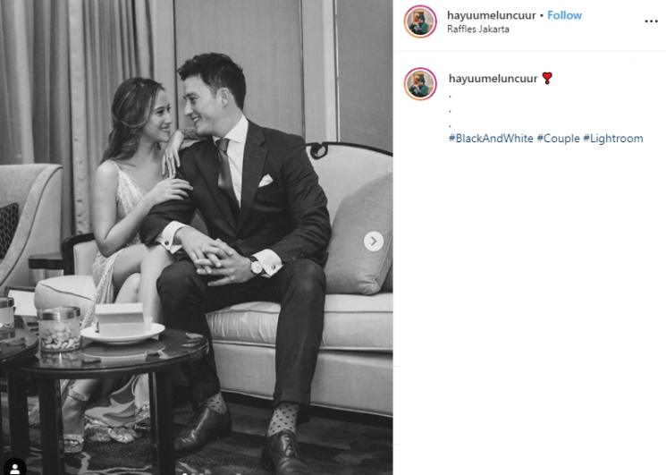 Momen pertunangan Mike Lewis (Instagram/@hayuumeluncuur)