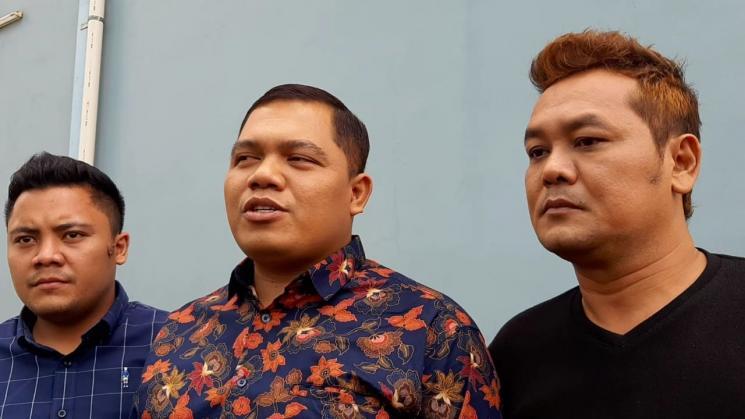 Dian G4ul (kanan) somasi Barbie Kumalasari. [MataMata.com/Yuliani]