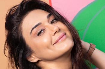 5 Potret Seleb Bollywood Pakai Hijab, Cantiknya Minta Cepet Dilamar!