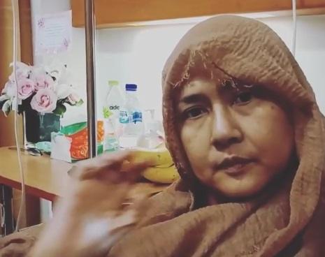 Ria Irawan jalani perawatan di RSCM Jakarta. [Instagram]