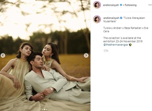 Reza Rahadian pemotretan barang Andien dan Eva Celia. (Instagram/@andienaisyah)