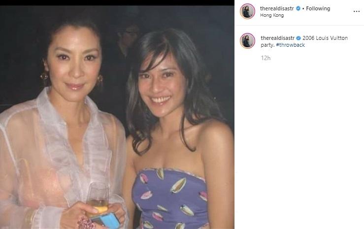 Dian Sastrowardoyo bersama Michelle Yeoh. (Instagram/@therealdisastr)