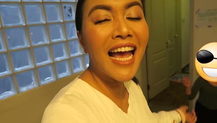 Denada dan Shakira (YouTube/Denada Official)