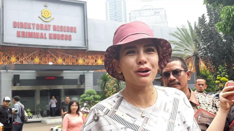 Nikita Mirzani di Polda Metro Jaya. [MataMata.com/Yuliani]