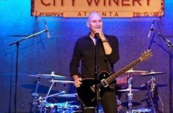 Bawakan Lagu Baru, Vertical Horizon Sukses Bius Penonton The 90's Festival