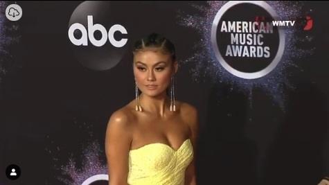 Agnez Mo di red carpet American Music Awards (AMA) 2019.