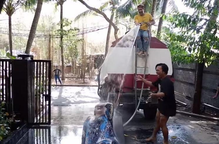 Ajun Perwira jahili Jennifer Jill. (Youtube/JenjunFamily)