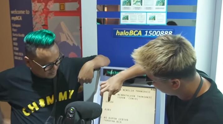 Billy Syahputra pamer saldo ATM (YouTube/Uya Kuya TV)