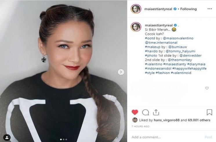 Maia Estianty tampil dengan lipstik merah (Instagram @maiaestiantyreal)