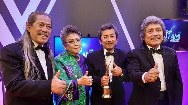 Bimbo raih penghargaan AMI Awards 2019 [Suara.com/Evi Ariska]