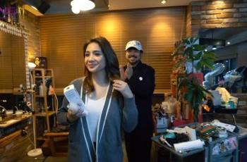 Pangku Baby Kiano Buat Rafathar Cemburu, Kulit Bening Nagita Slavina Bikin Salfok