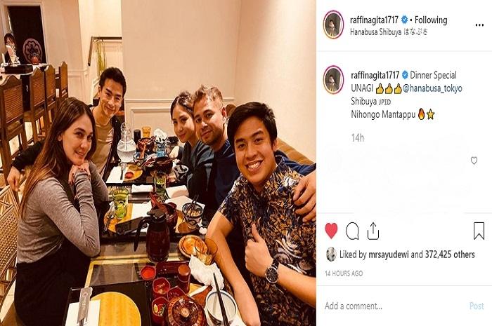 Luna Maya dan Raffi Ahmad makan malam (Instagram @raffinagita1717)