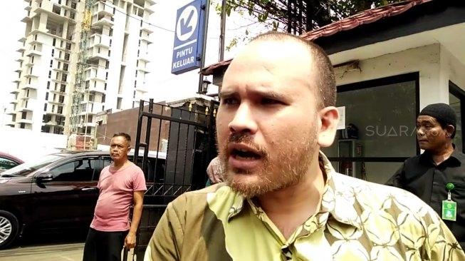 Suami Karen Idol, Arya Satria Claproth (Suara.com/Herwanto)