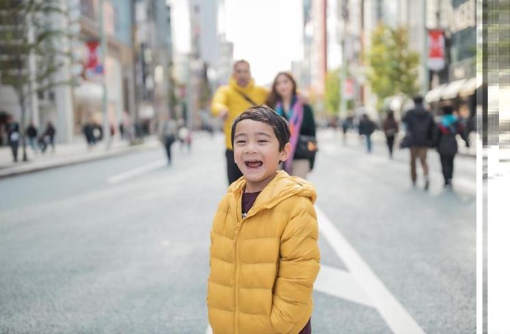 Aksi jahil Rafathar usik momen mesra Raffi Ahmad dan Nagita Slavina. [Instagram]