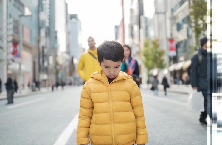 Aksi jahil Rafathar usik momen mesra Raffi Ahmad dan Nagita Slavina. [Instagram]