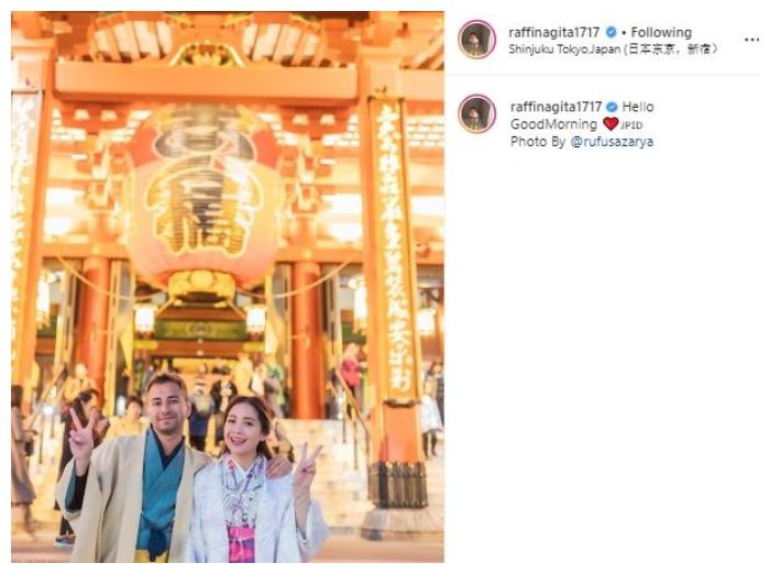 Raffi Ahmad dan Nagita Slavina pakai kimono. (Instagram/@raffinagita1717)