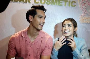 4 Selebriti yang Pacaran dengan Single Parent, Siapa Aja nih?