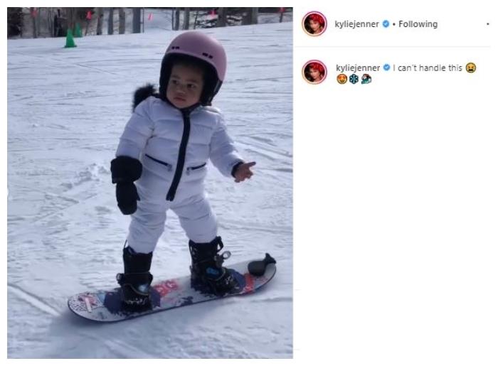 Stormi Webster main snowboard. (Instagram/@kyliejenner)