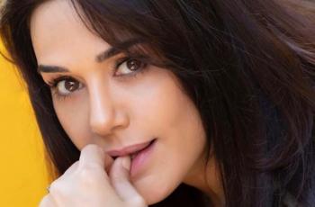 Nggak Pakai Makeup saat Ngemil Cupcake, Postingan Preity Zinta Bikin Netizen Bingung