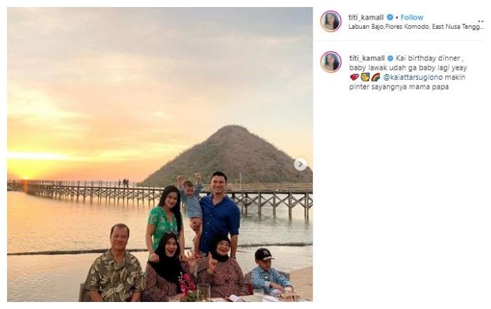 Christian Sugiono dan Titi Kamal liburan. (Instagram/@titi_kamall)