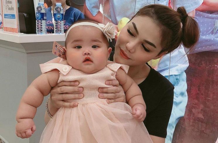 DJ Butterfly dan putrinya, Baby Katherine. (Instagram/@dj_kattybutterfly36)