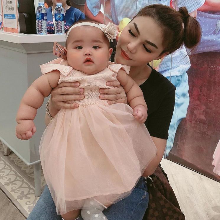 DJ Butterfly dan putrinya, Baby Katherine. (Instagram/@dj_kattybutterfly36)