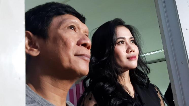 Komedian Ginanjar dan brondong Cianjur bernama Tiara. [MataMata.com/Yuliani]