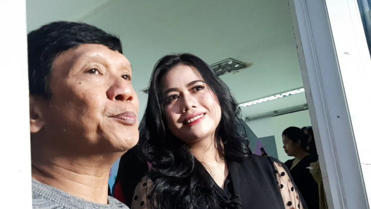 Komedian Ginanjar dan brondong Cianjur bernama Tiara. [MataMata.com/Yuliani]