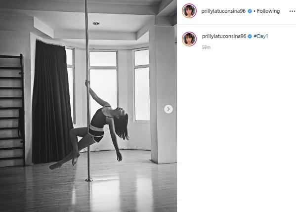 Prilly Latuconsina sedang pole dance. (Instagram/@prillylatuconsina96)
