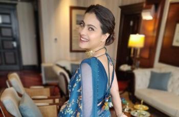 8 Gaya Seleb Bollywood Rayakan Natal, Kajol Seksi Pakai Kemben!