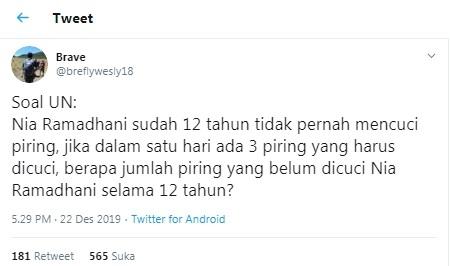 Soal UN Nia Ramadhani yang dibuat netizen. [Twitter]