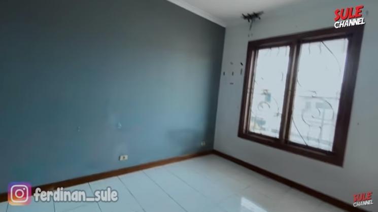 Potret rumah baru Putri Delina hadiah dari Sule. (YouTube/Sule Channel)