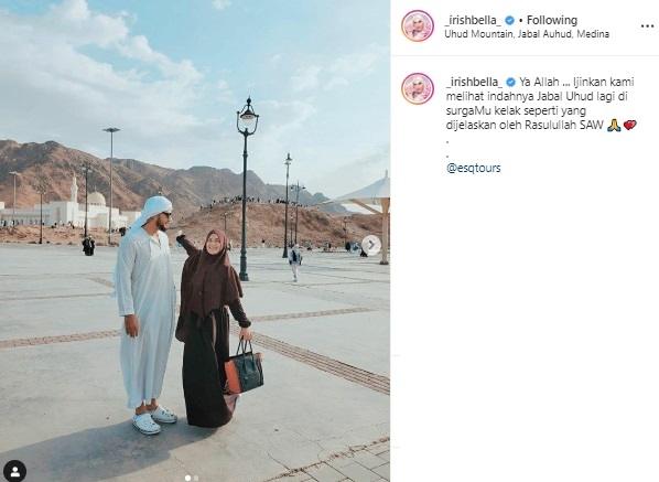 Irish Bella dan Ammar Zoni umrah. (Instagram/@_irishbella_)