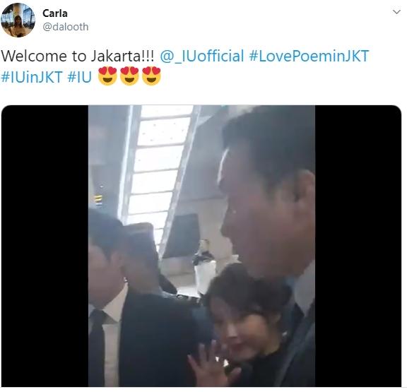 Penyanyi IU tiba di Jakarta (Twitter/@@dalooth)