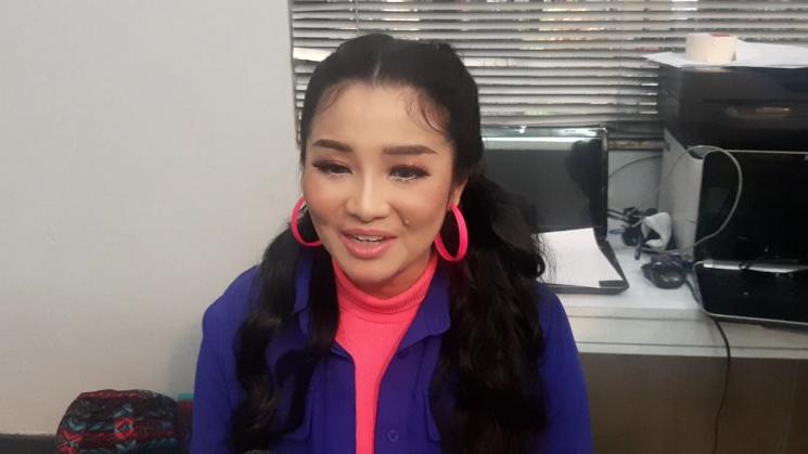 Pedangdut Fitri Carlina tanggapi isu gundik di Garuda Indonesia. [MataMata.com/Sumarni]