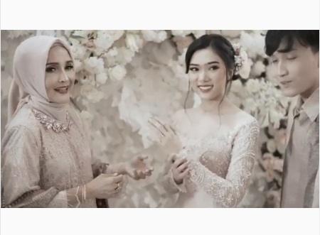 Isyana Sarasvati dilamar Rayhan Maditra. [Capture Instagram]