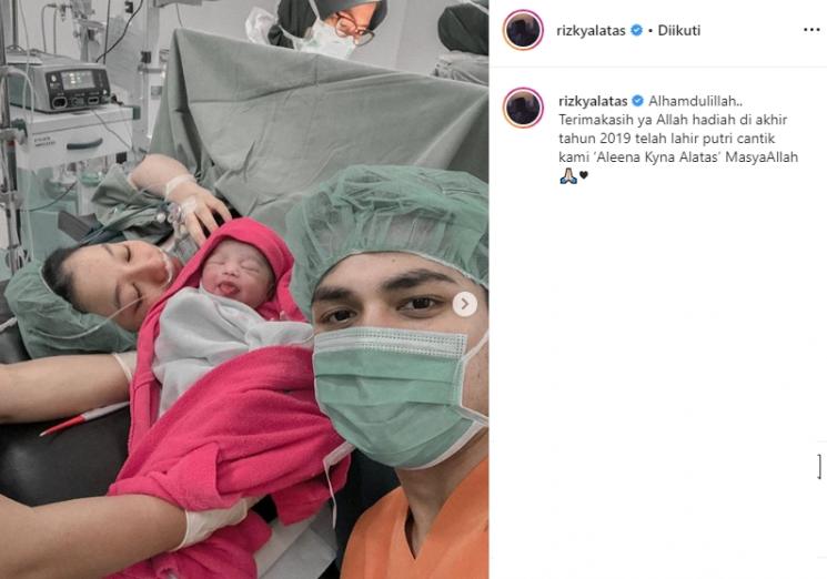 Adzana Bing Slamet melahirkan (Instagram/@rizkyalatas)