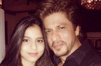 Putri Shah Rukh Khan Selfie Cantik, Sosok di Belakangnya Buat Merinding