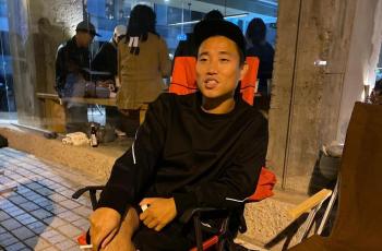 10 Potret Istri Kang Gary yang Jarang Disorot, Style Outfitnya Kece!