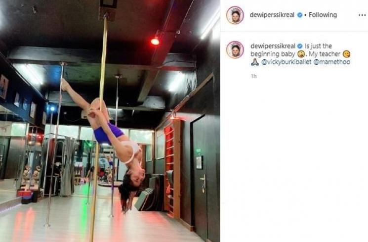 Dewi Perssik latihan pole dance. (Instagram/@dewiperssikreal)