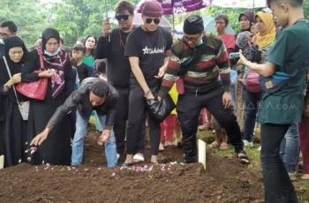 Warga Sekitar Makam Pertama Minta Jenazah Lina Dipindahkan, Kenapa?